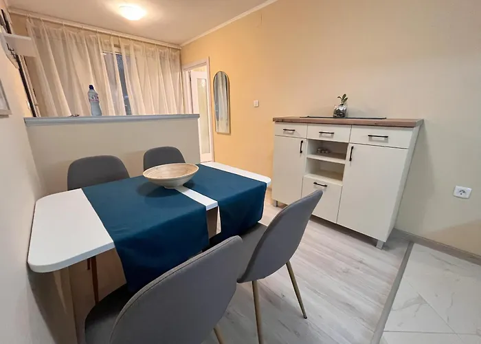 Cozy Apartment Near City Center